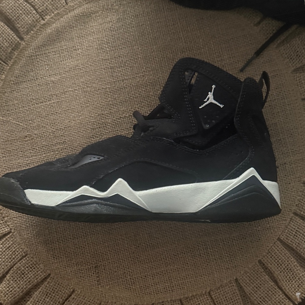 Nike Jordan True Flight Black and White Great Condition. Size 4Y - Picture 5 of 11